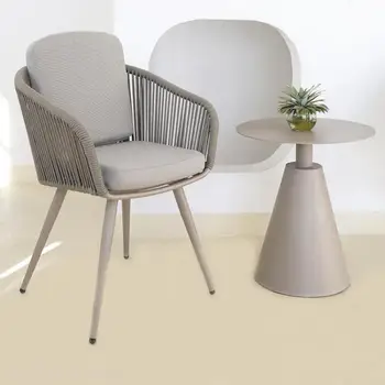 Небольшой столик и стул на открытом балконе, ротанговый стул, набор из трех предметов от интернет-магазина Креативной зоны отдыха на открытом воздухе Layout One